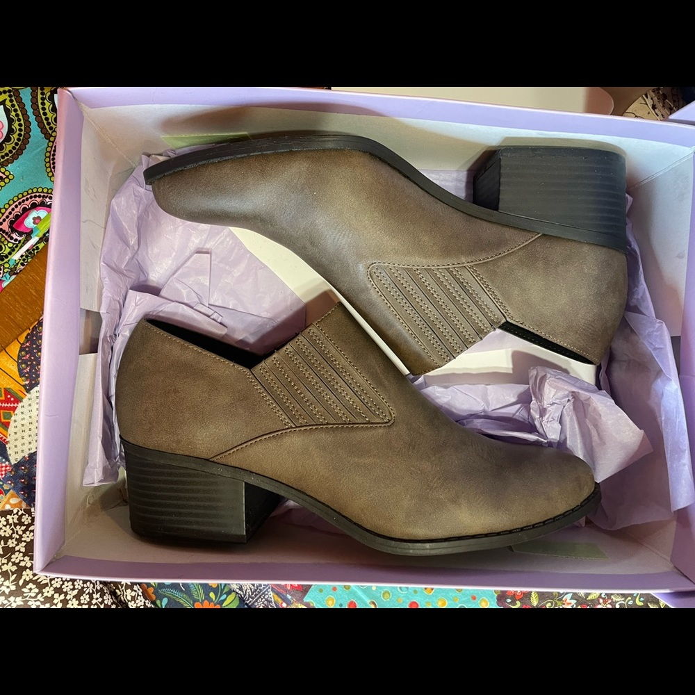 Madden Girl Bruin Stone Parin ankle boots